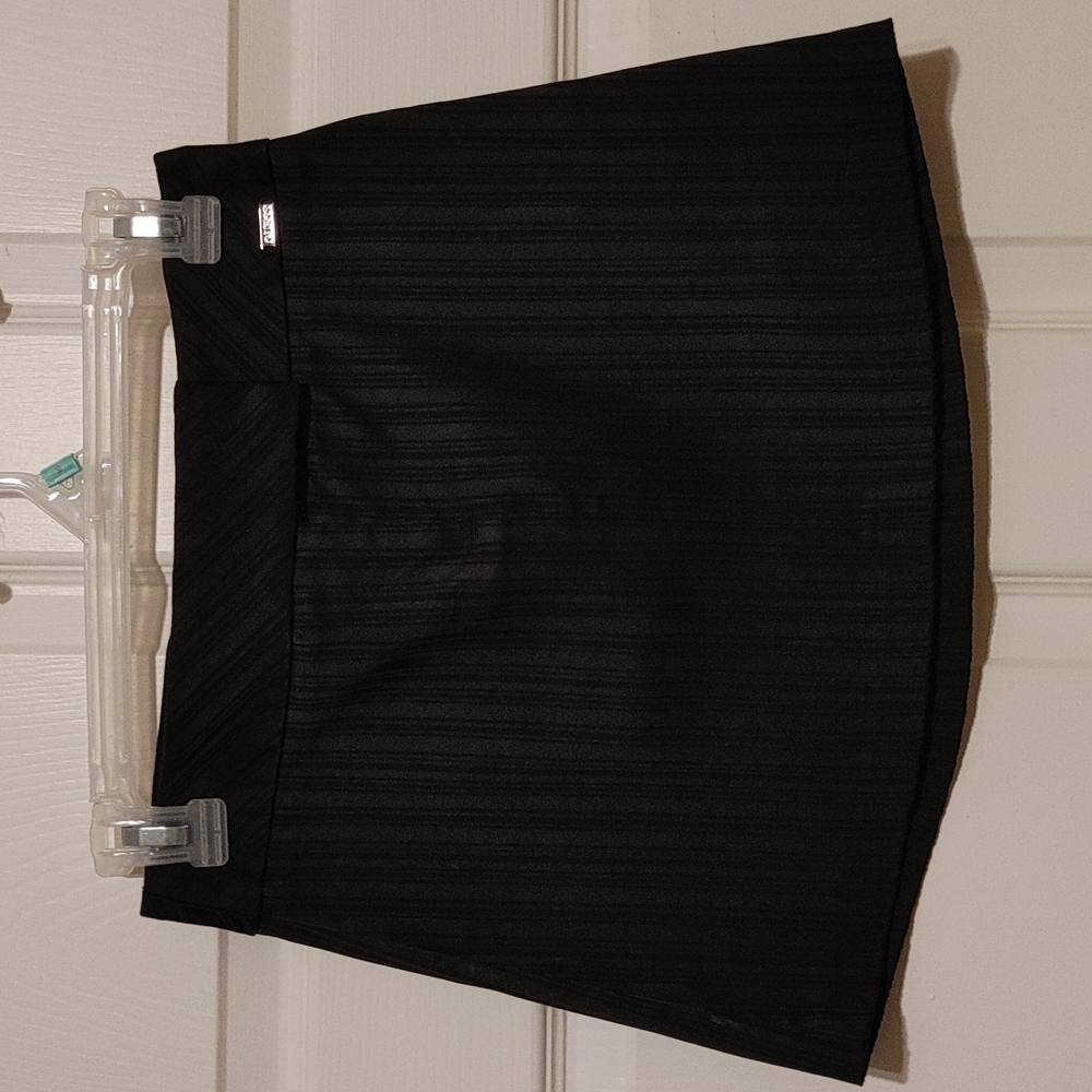 ❓Guess Skirt NWOT